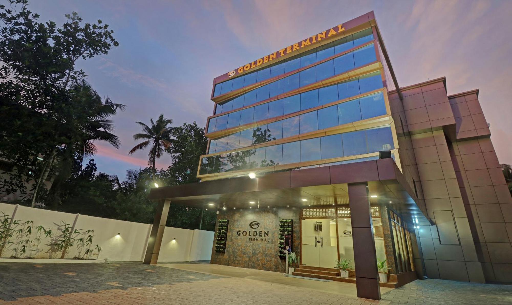 Hotel Treebo Golden Terminal, Kochi Airport Exteriér fotografie